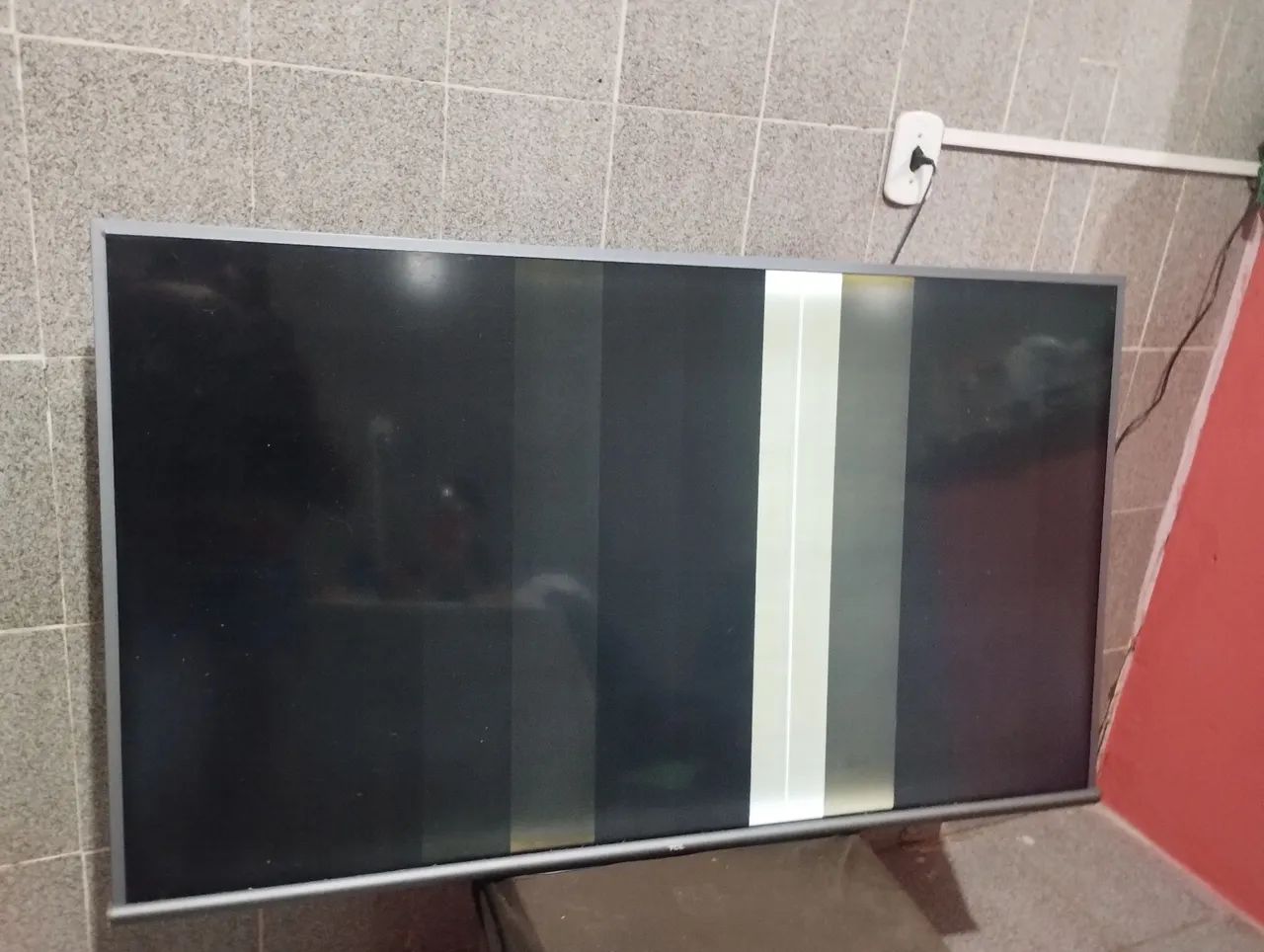TV 40 polegadas com tela trincada