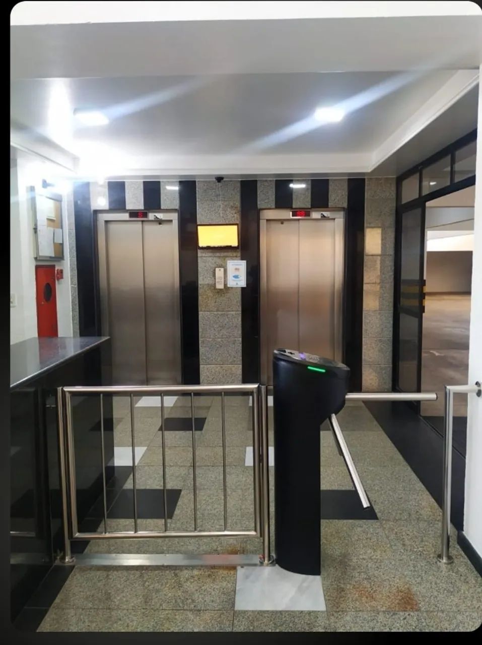 SALA COMERCIAL NO EDF. TRADE CENTER  - Foto 5