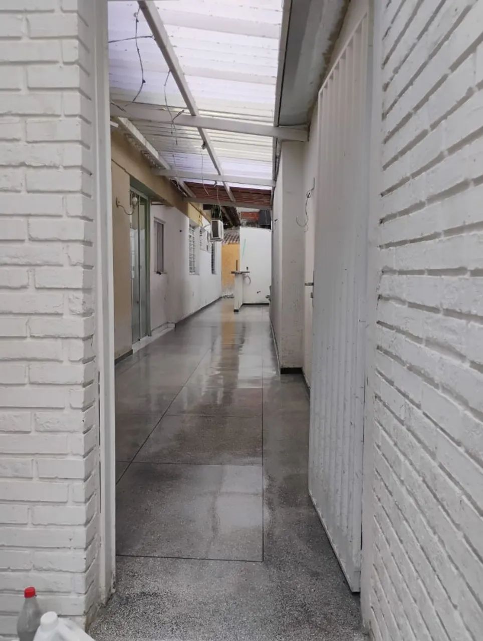 Pisos de Granitina<br>Granitina: Acabamento Moderno para Ambientes Comerciais e Residenciais<br>