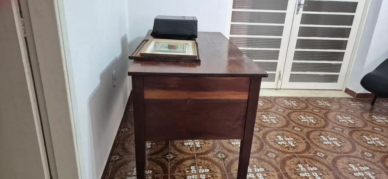 Escrivaninha de madeira maciça - Foto 2