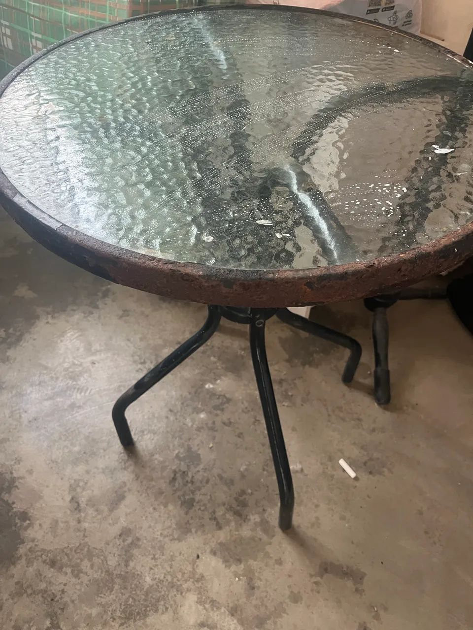 Mesa com tampo de vidro 