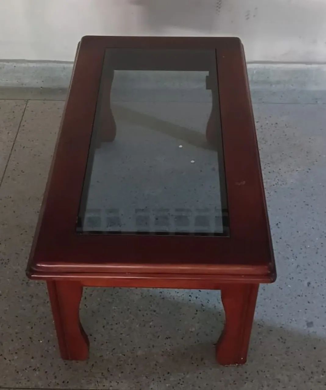 MESA DE CENTRO  AMADEIRADA
