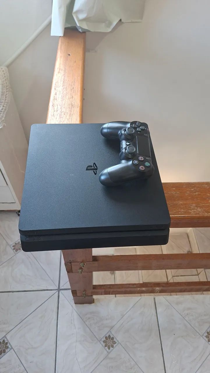 PS4 Slim com Caixa + God of War - Foto 4