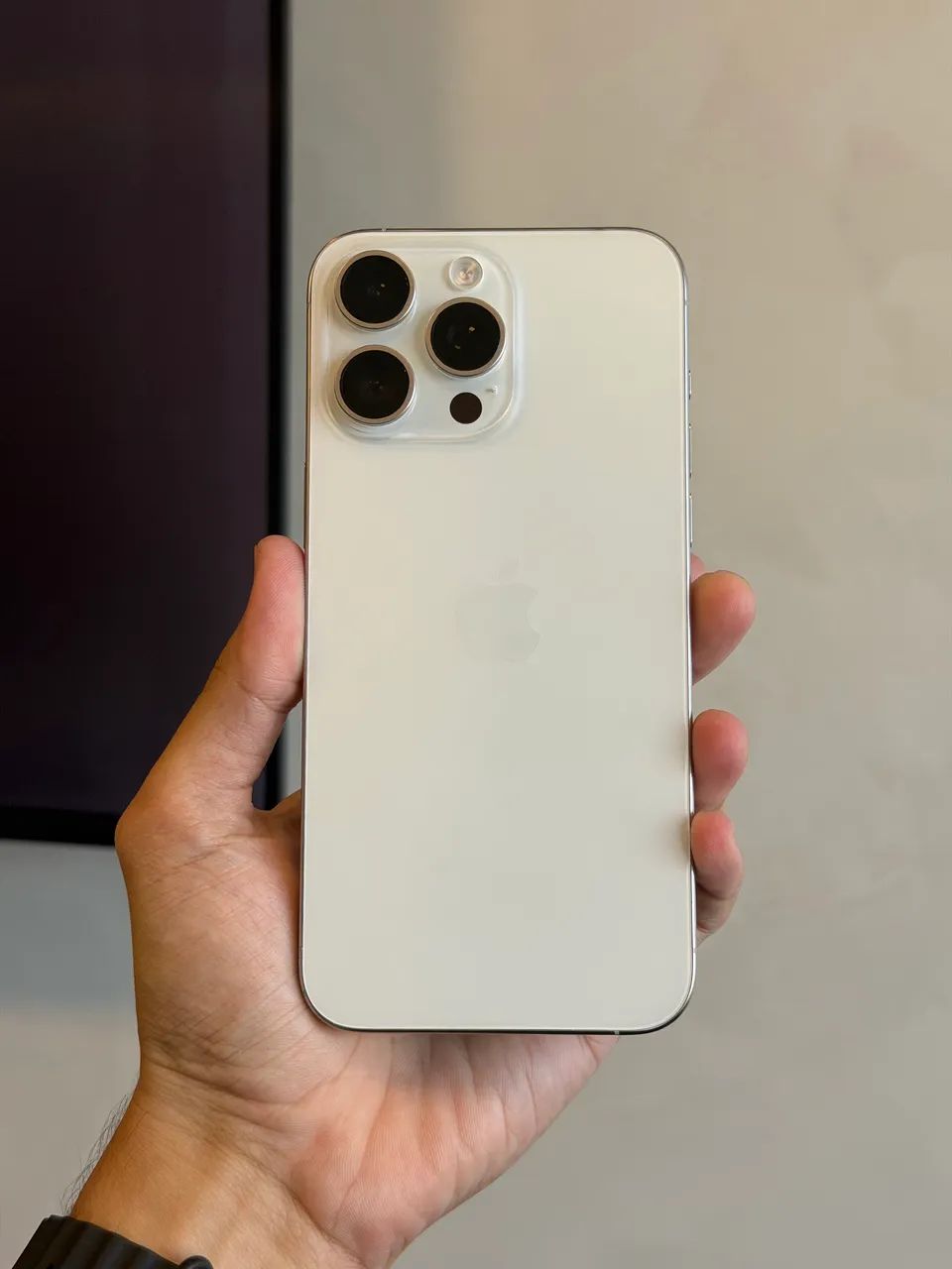 iPhone 15 Pro Max 256 Branco Garantia 6 meses - Foto 2