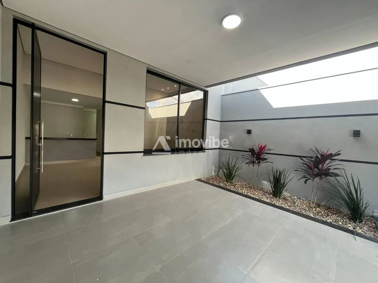Casa nova a venda 3 quartos no Pq Universitário