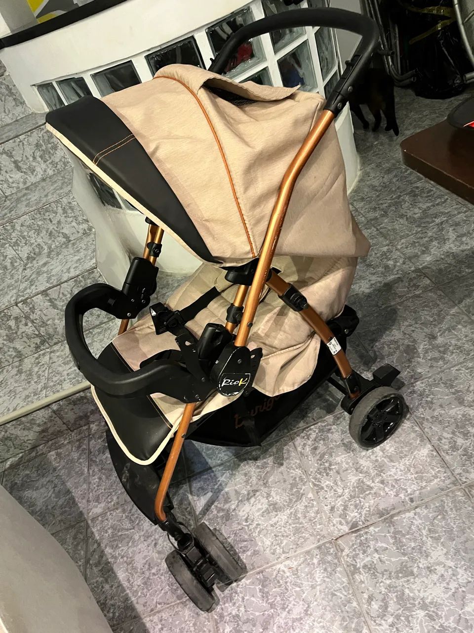 Carrinho de bebê com bebê conforto  - Foto 4