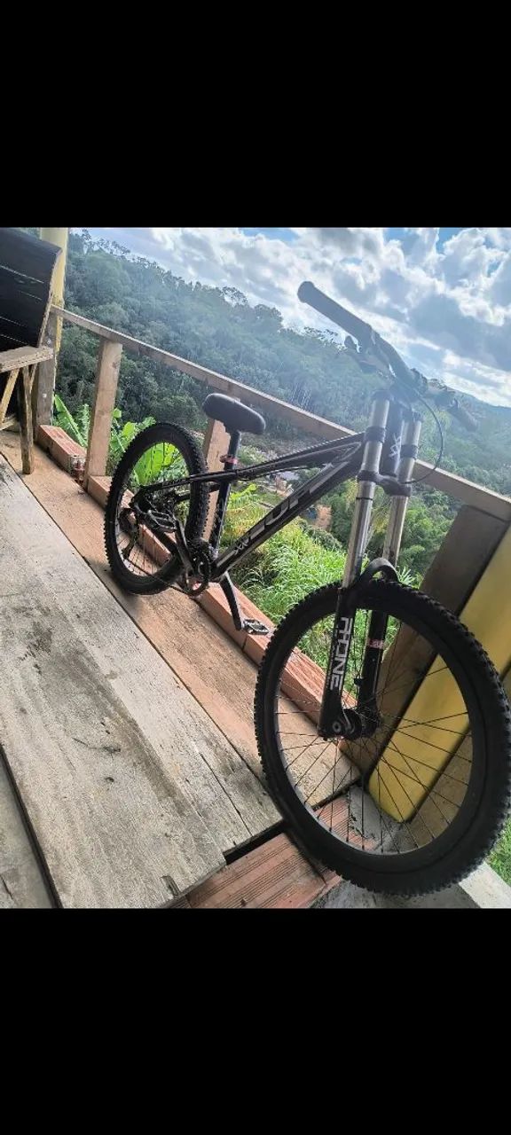 Bike DH esporte radical 