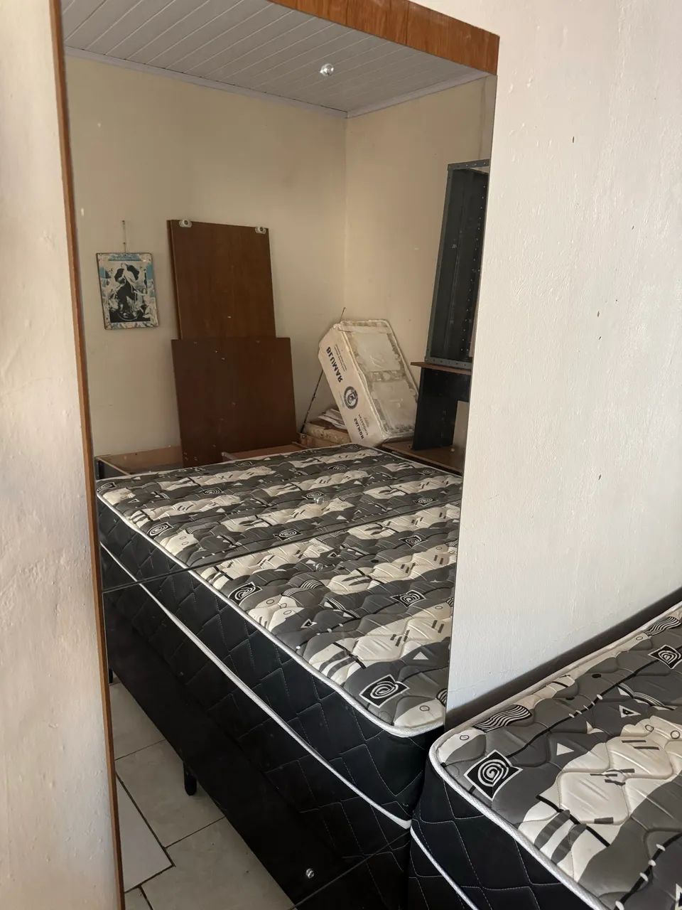 Vendo Sofá,Guarda roupa cama Box e mesa com dois bancos - Foto 5