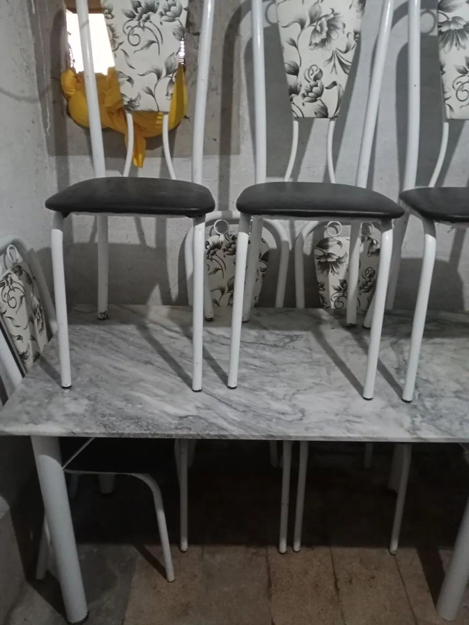 Mesa de jantar de mármore original com 6 cadeiras com estofados  - Foto 2