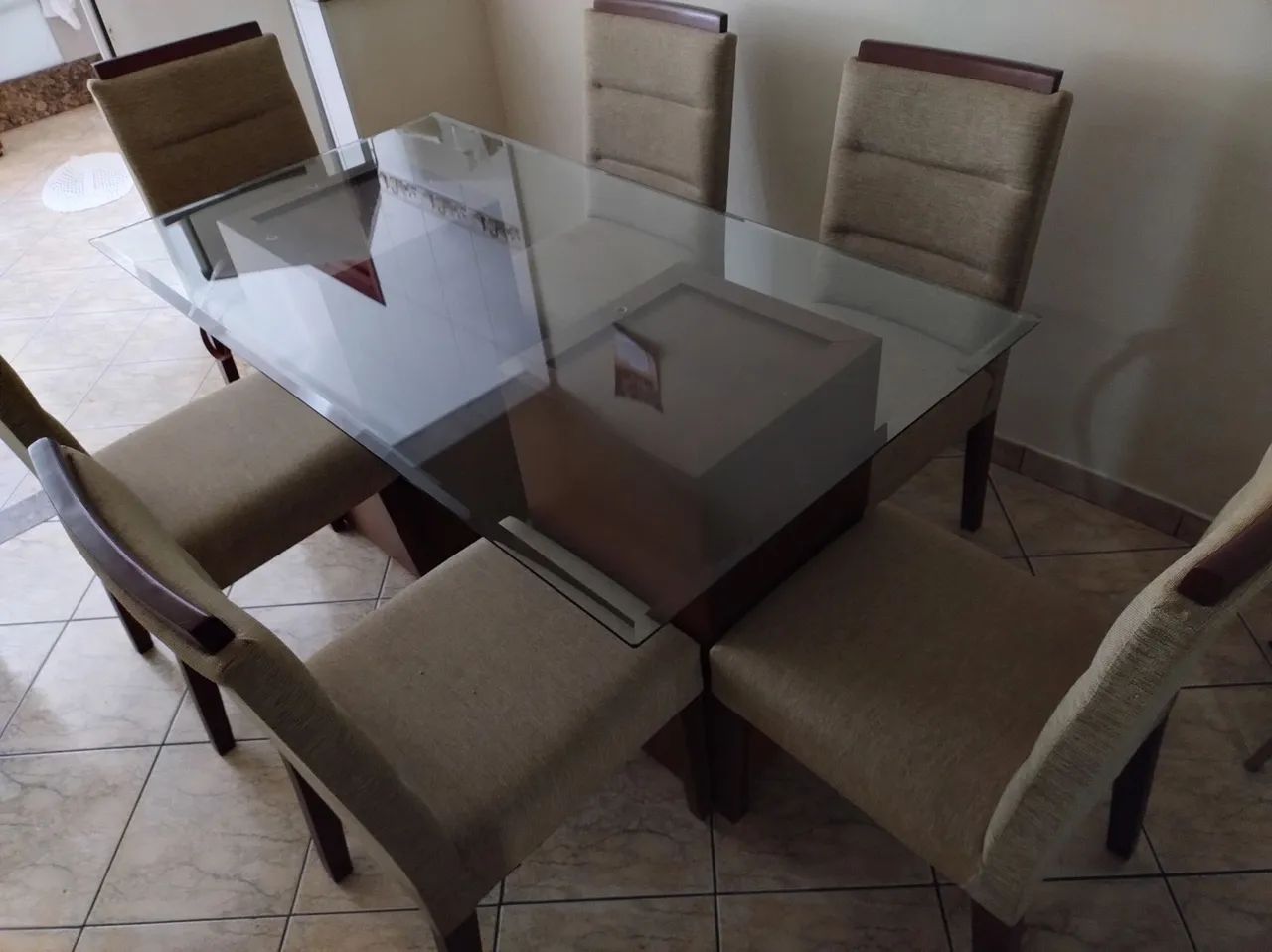 Mesa de Jantar com Tampo de Vidro + 6 Cadeiras Estofadas - Excelente Estado