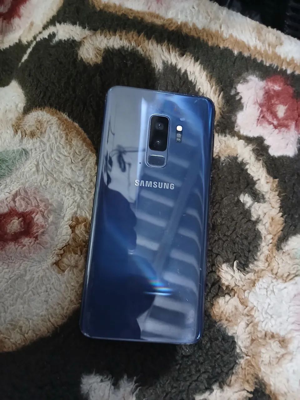 Celular s9. Com  defeito não liga  valor 270. Reais 