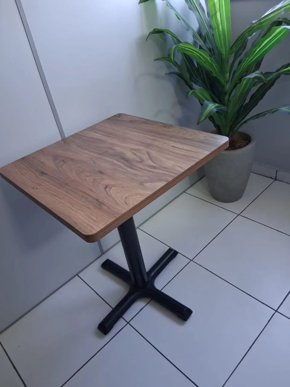 Mesa base de ferro com 04 cadeiras - Madeira maciça -( 3 conjuntos ) - Foto 3