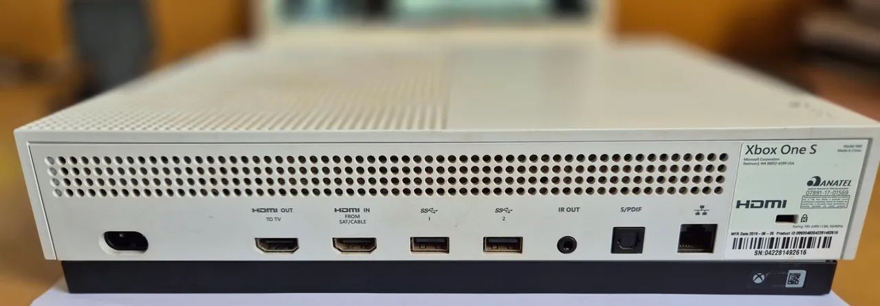 Xbox One S Model 1681 branco com controle original e cabos - Foto 2