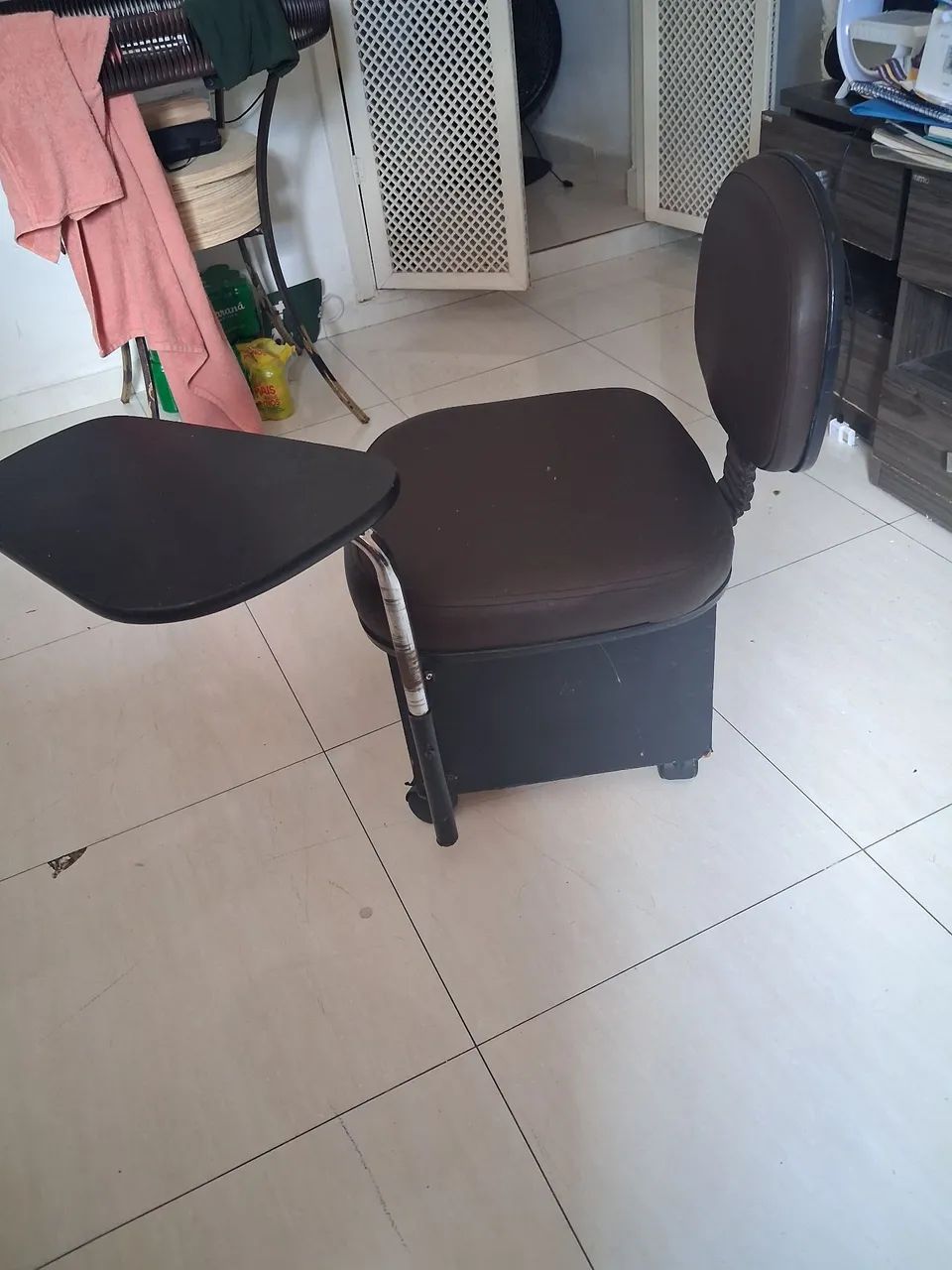 Kit Poltrona Marron salão/sala + Cadeira de manicure  - Foto 4