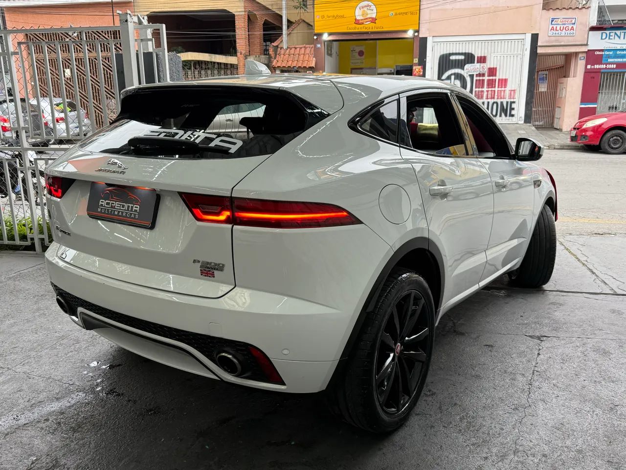 Jaguar E-Pace R-dynamic SE 2.0 AWD 300cv Aut. 2019 - Foto 4