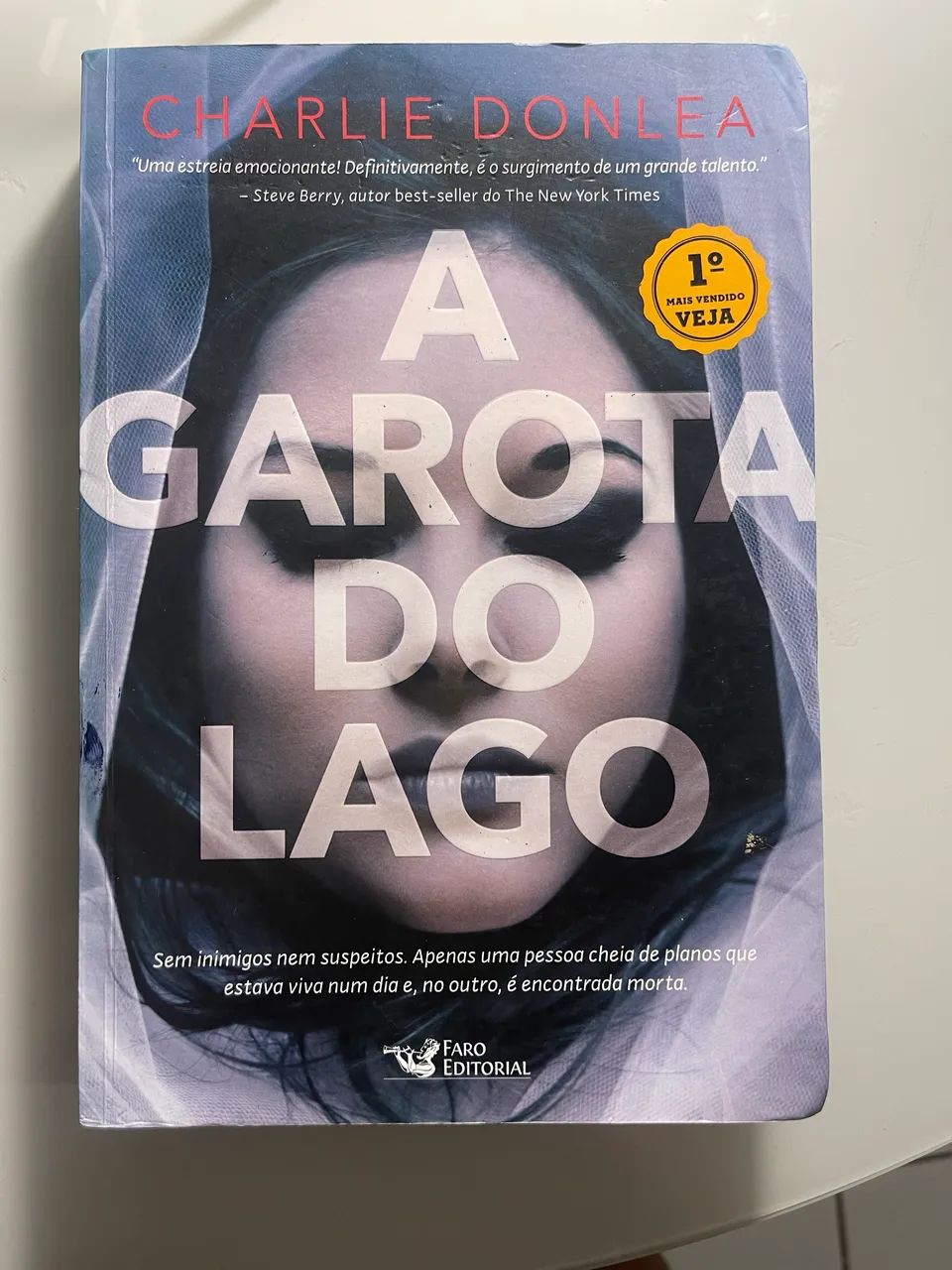Livro a garota do lago
