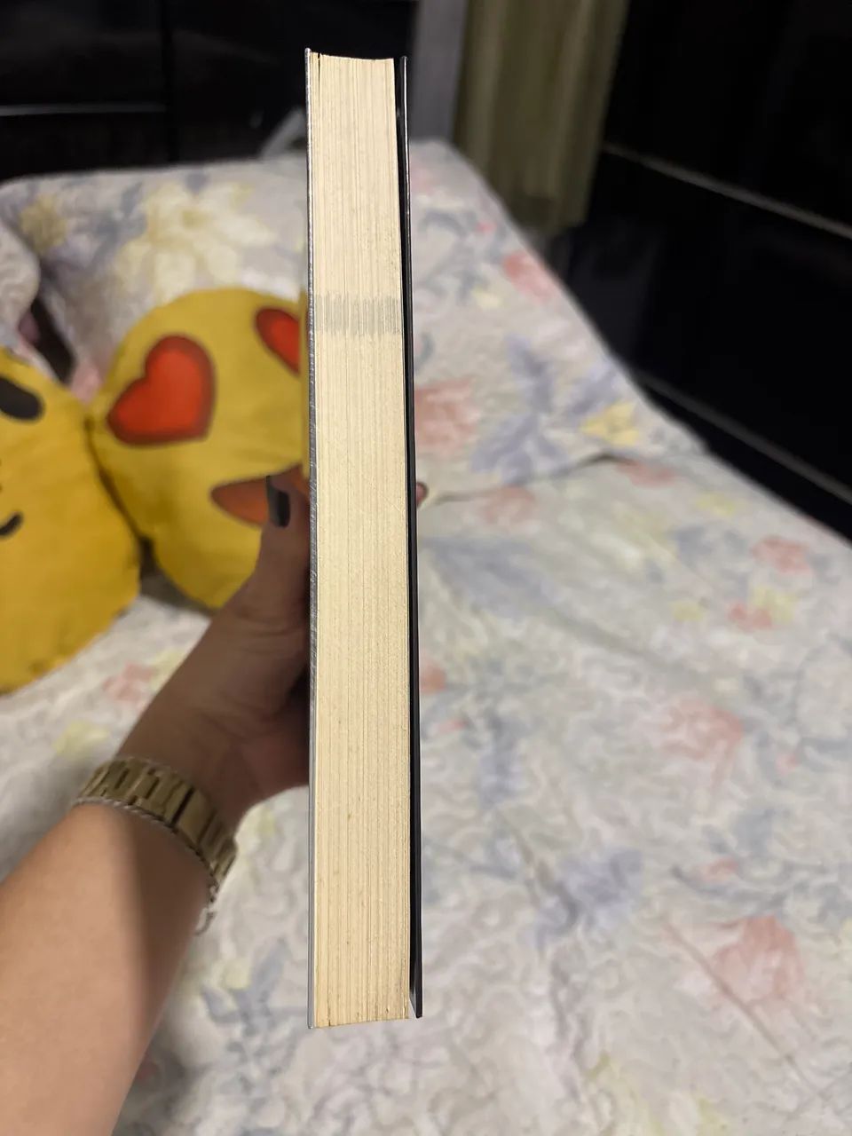 Livro Estilhaça-me - Foto 4