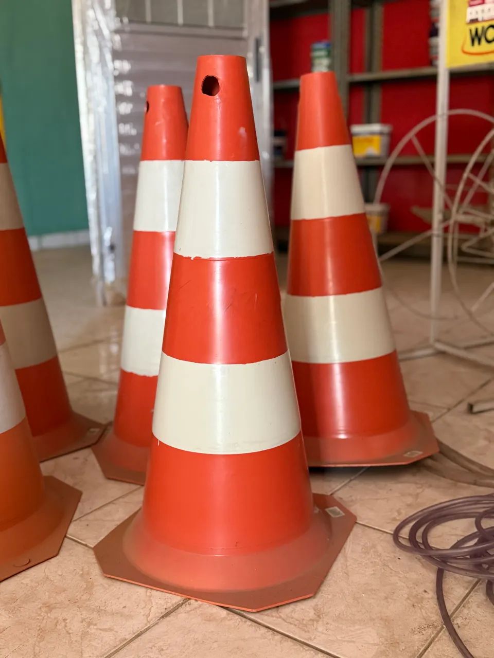 Cone de sinalização resistente