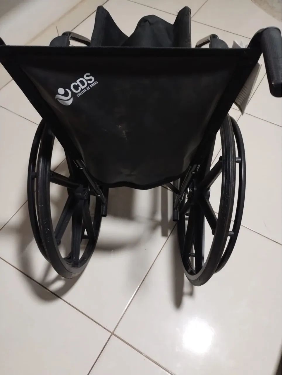 Vende-se cadeira de rodas  - Foto 3