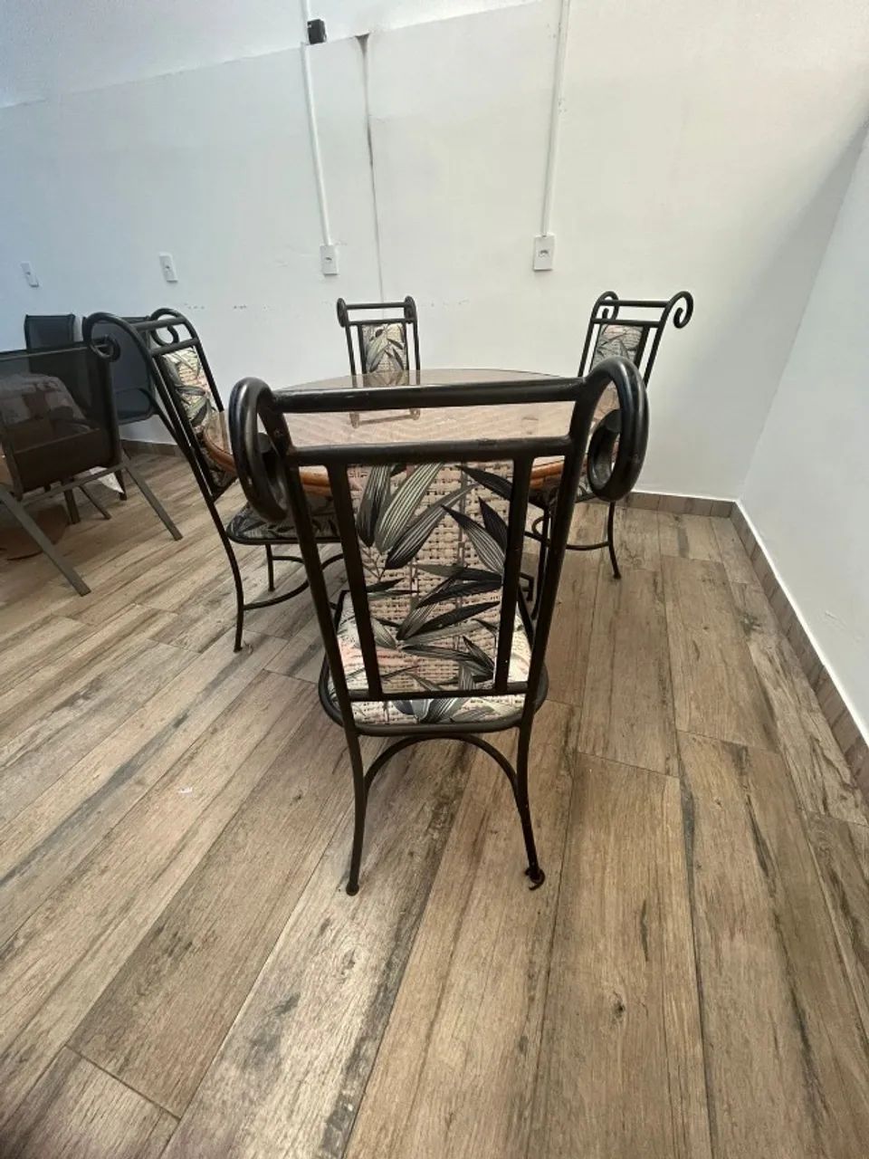 Mesa de Jantar redonda 4 cadeiras - Foto 4