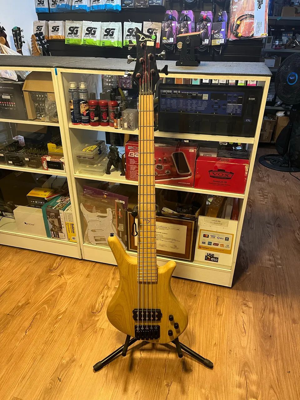 Baixo Dean Sledgehammer 5 string bass 2000's Natural Ash