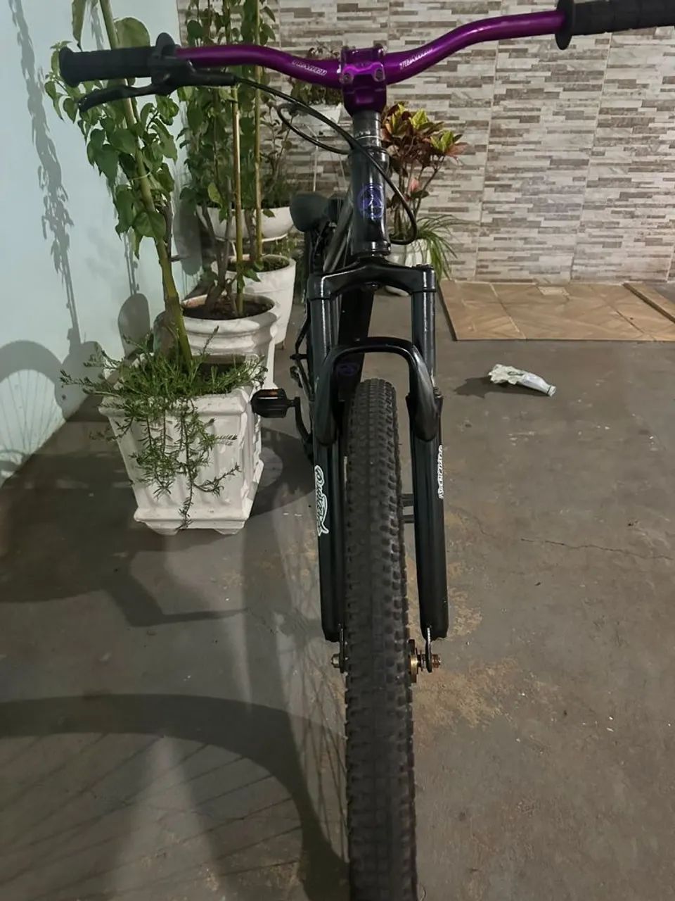 Absolute Nero com freio Shimano MT 200 - Foto 3