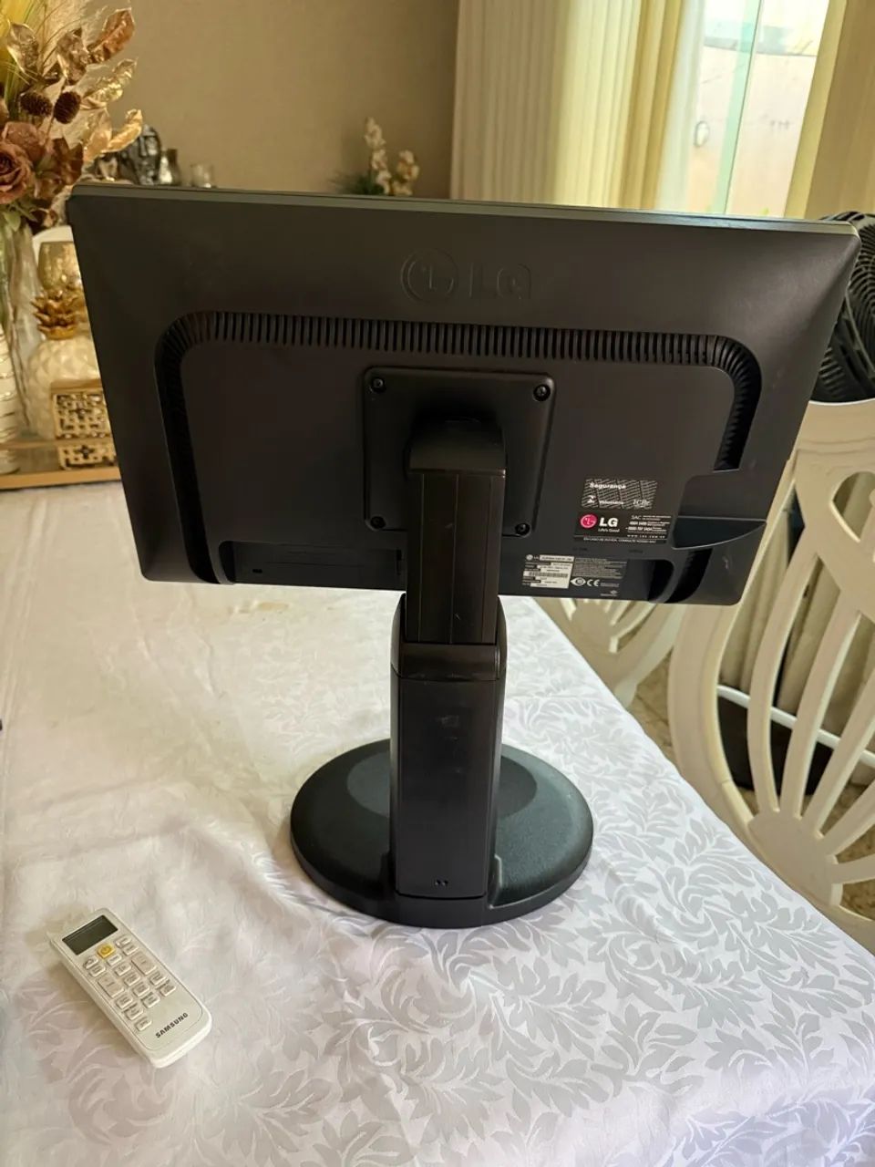 Monitores LG 20 polegadas com suporte giratório  - Foto 3