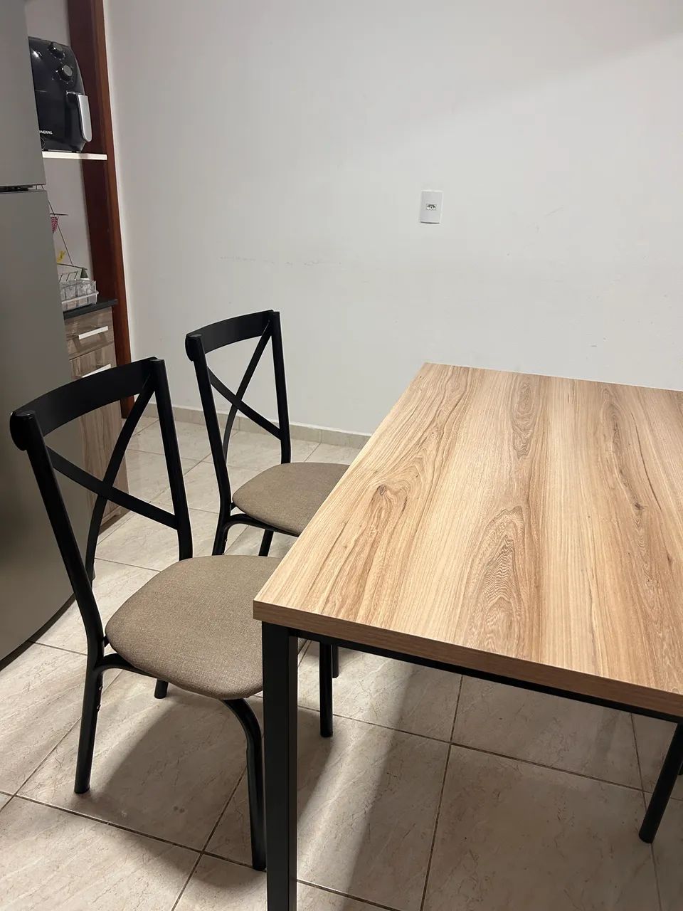 Mesa 4 cadeiras apenas 1 ano e meio de uso - Foto 2