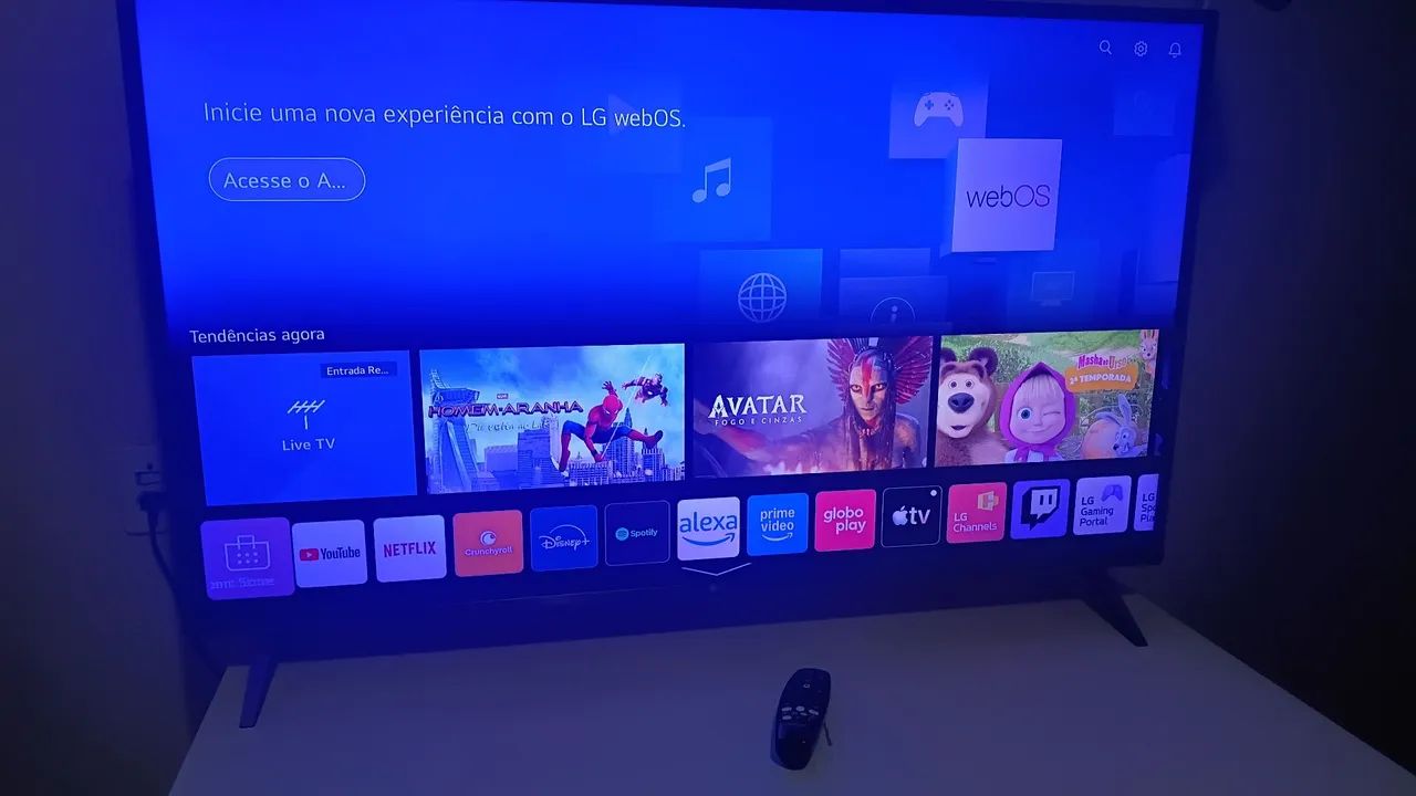 Smart TV 50 polegadas com suporte de parede