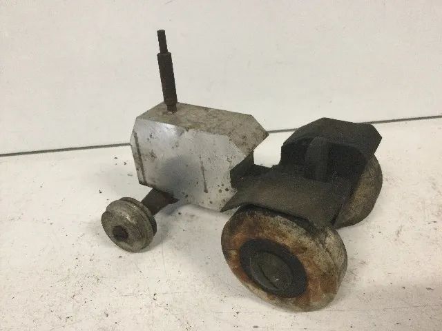 trator antigo de ferro - Foto 4