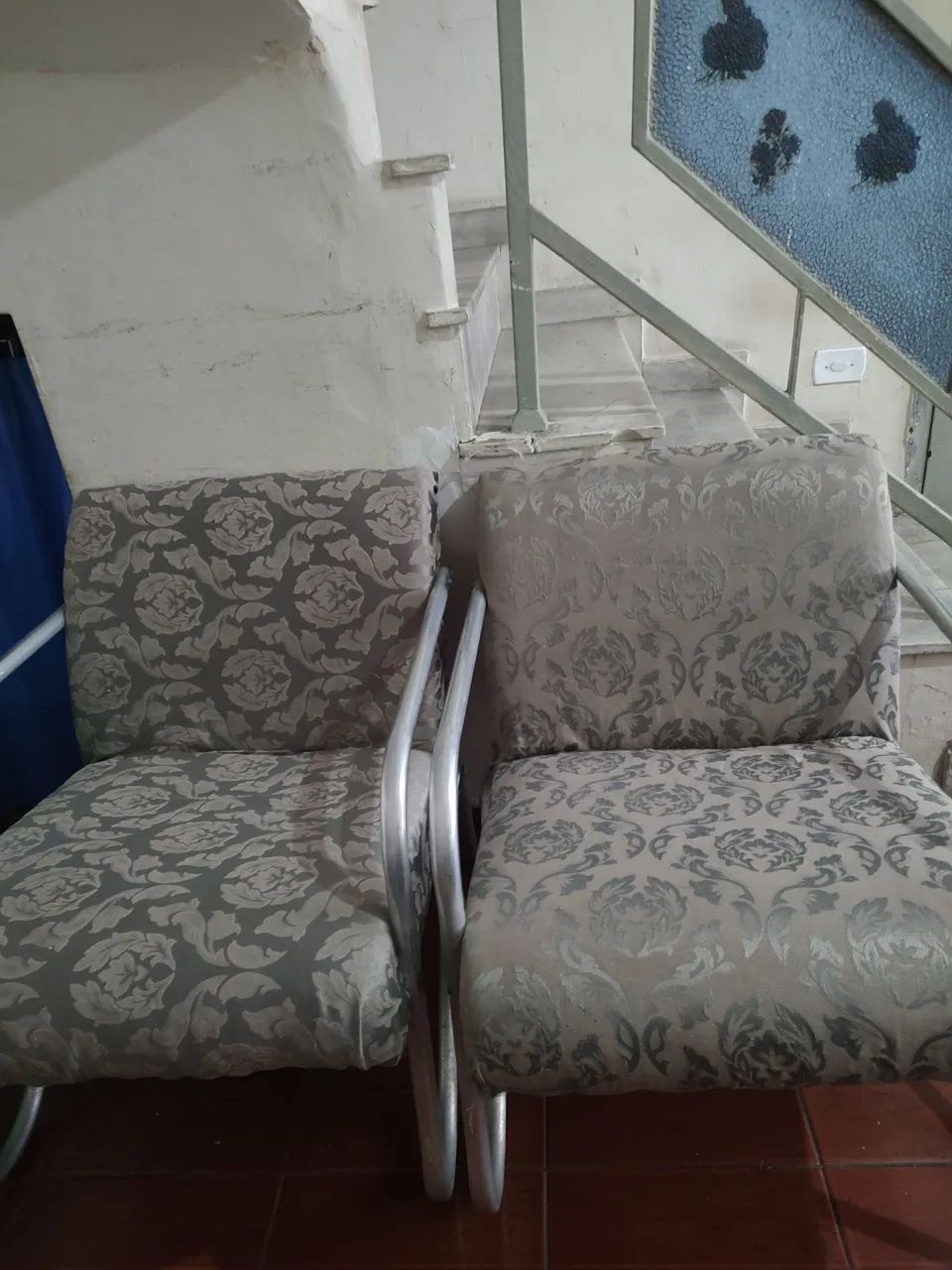 Duas Poltronas de Ferro - Forração Nova - Ótimo Estado - Foto 2
