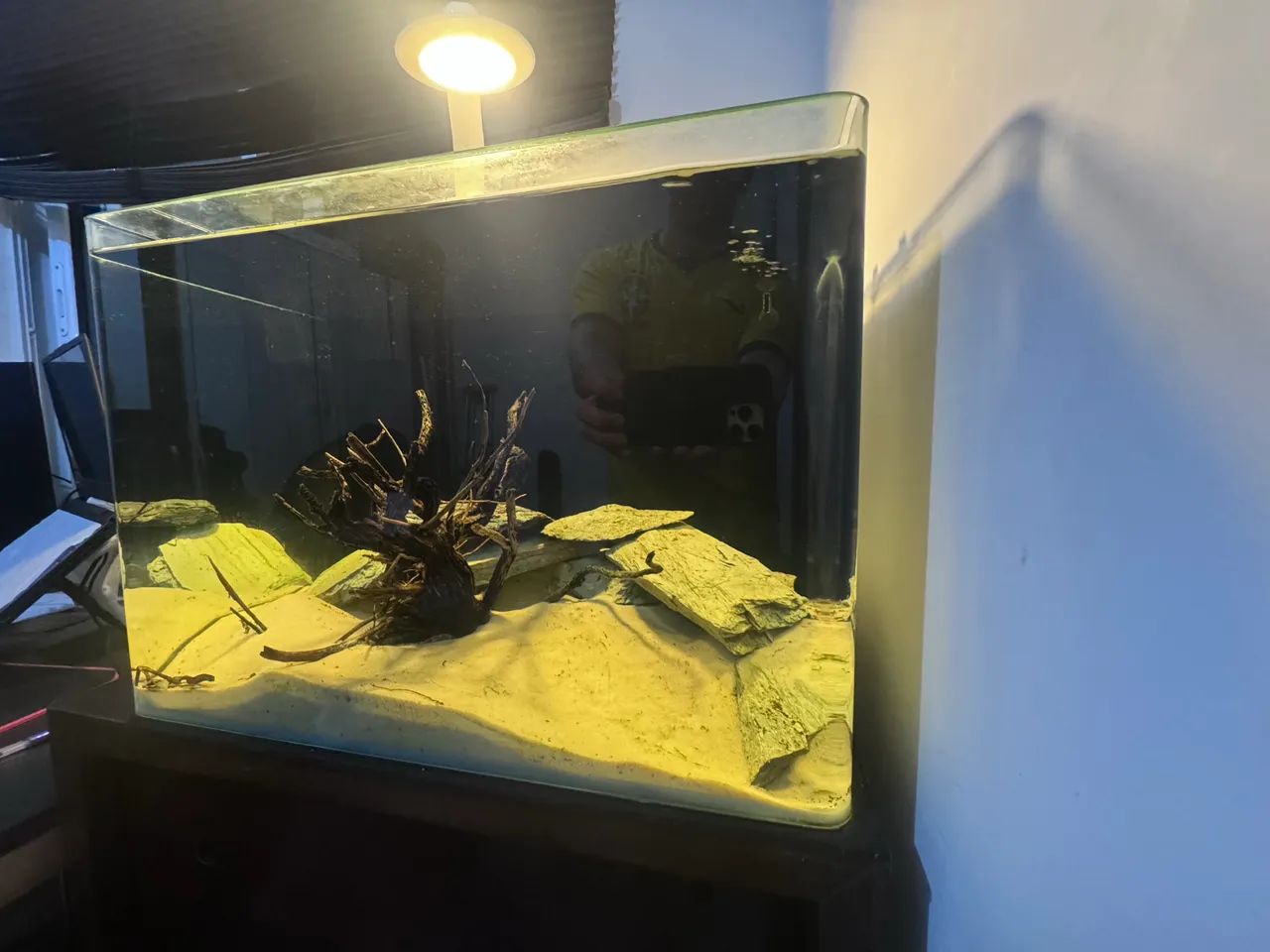Aquário Ocean Tech 78 L completo com móvel 