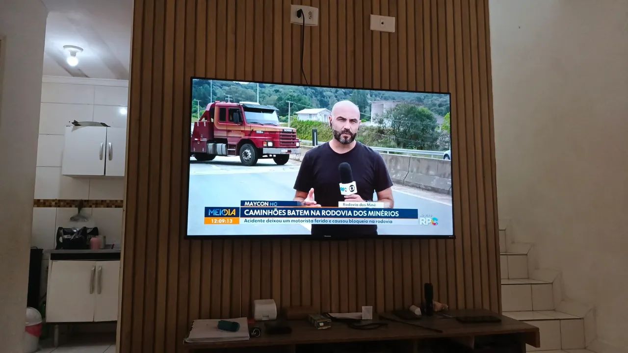 Smart TV Hisense 50 polegadas com Google TV e QLED 4K