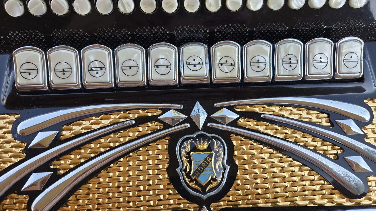 Acordeon Adria cromática C e Grif  - Foto 3