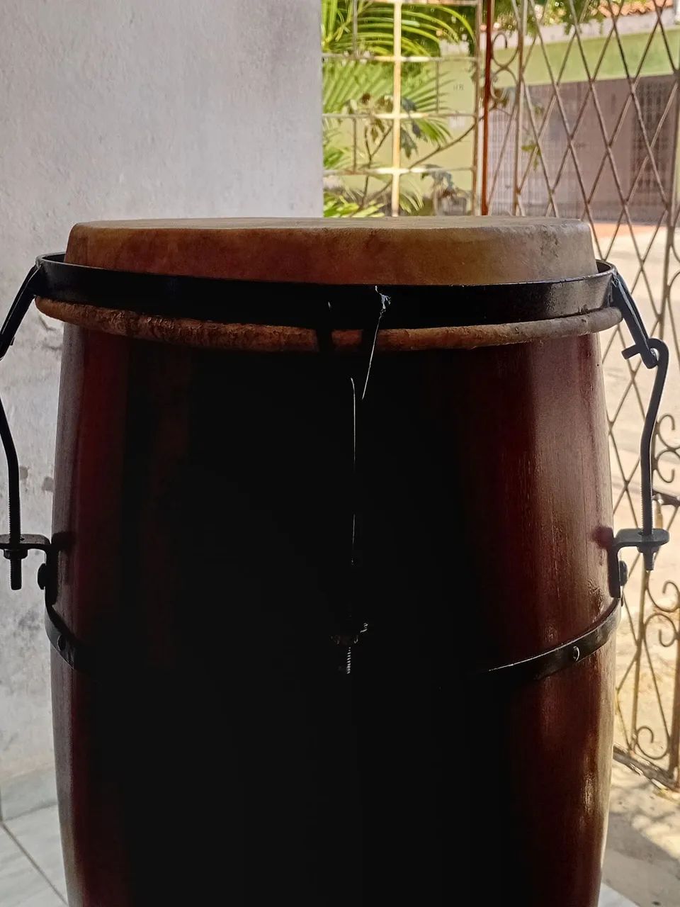 Atabaque de 90 cm com suporte de ferro - Foto 4