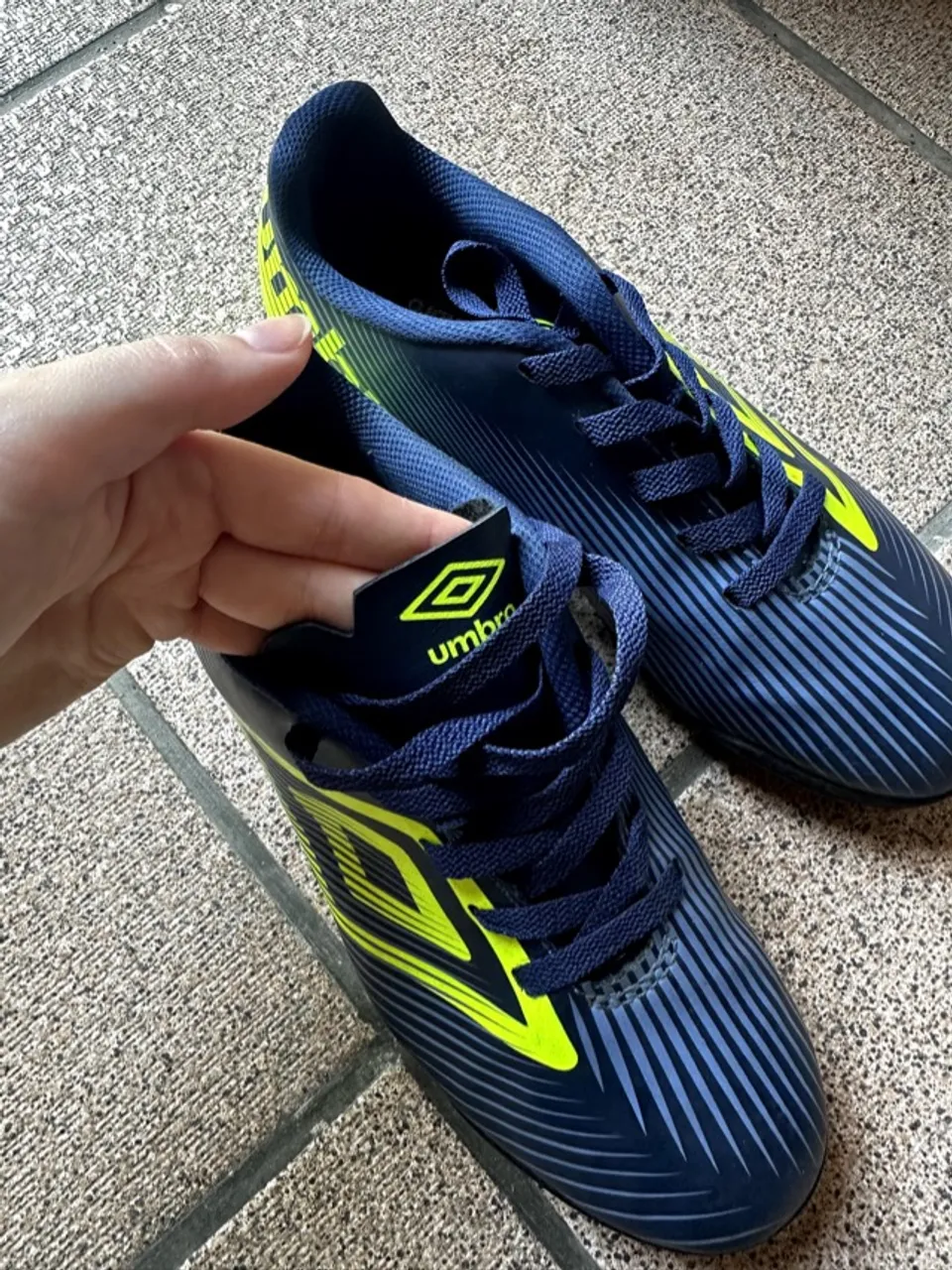 Chuteira Umbro Preta tamanho 35-36 - Calçados Esportivos