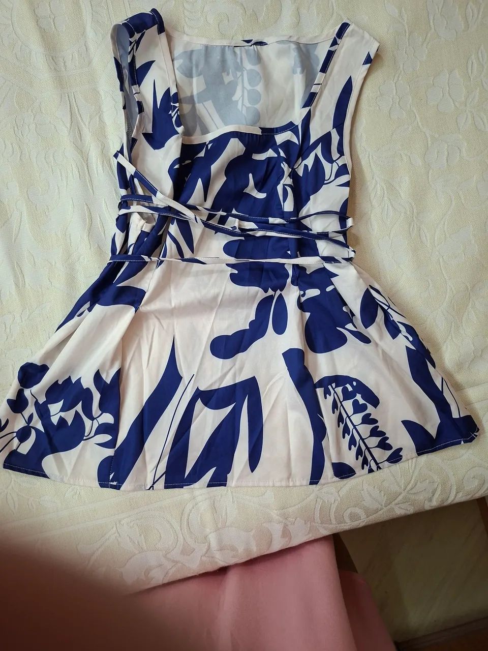 BLUSA COM ESTAMPA E TIRAS NAS COSTAS G - Foto 4