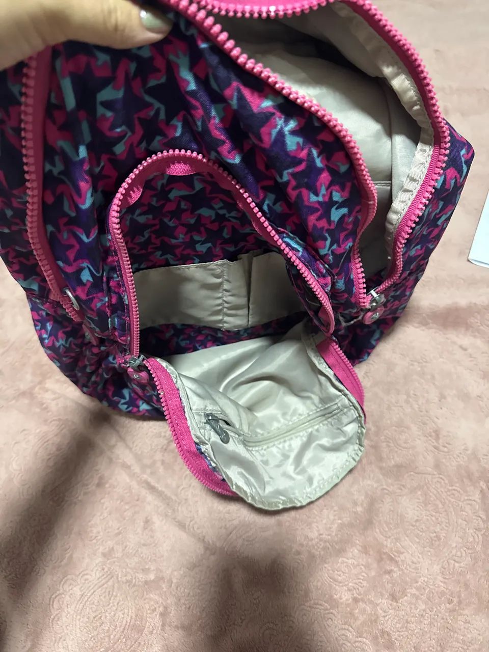 Mochila Kipling estrelada  - Foto 4