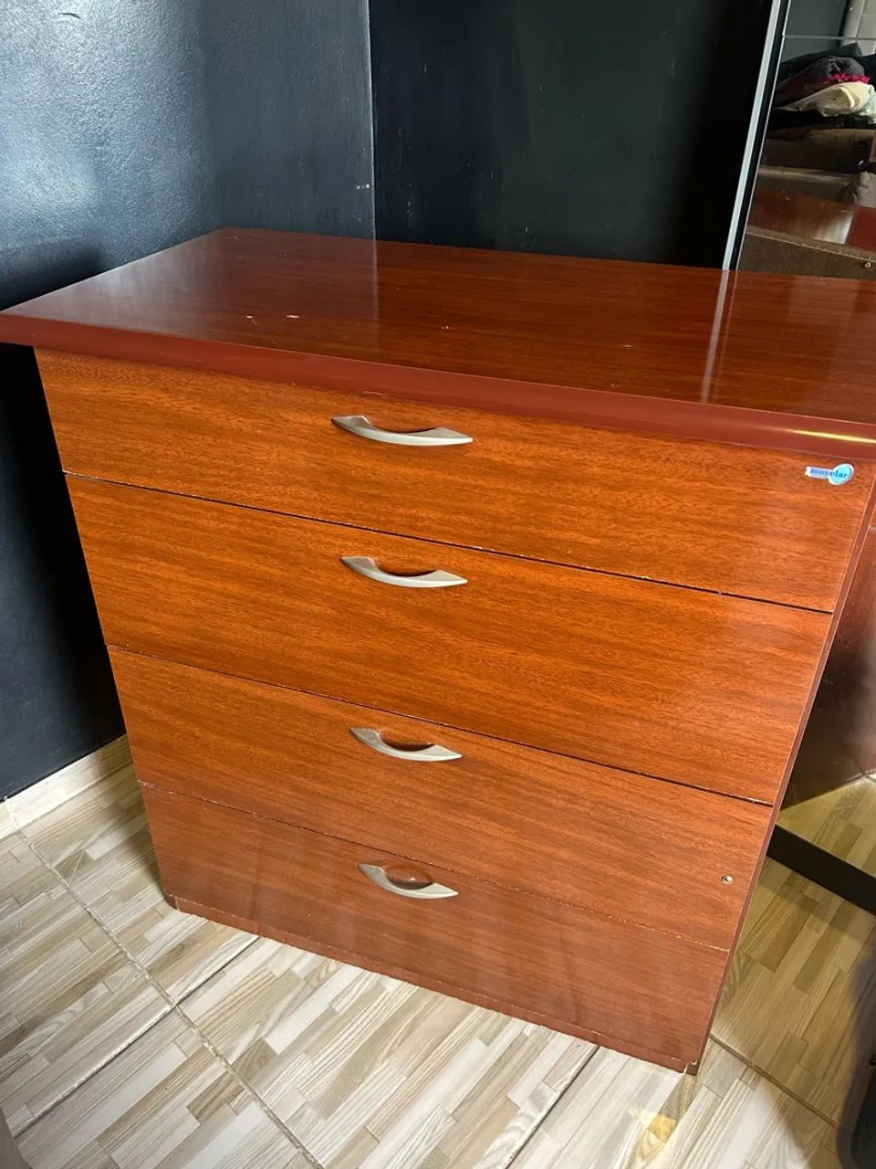 Vende-se cômoda 4 gavetas 