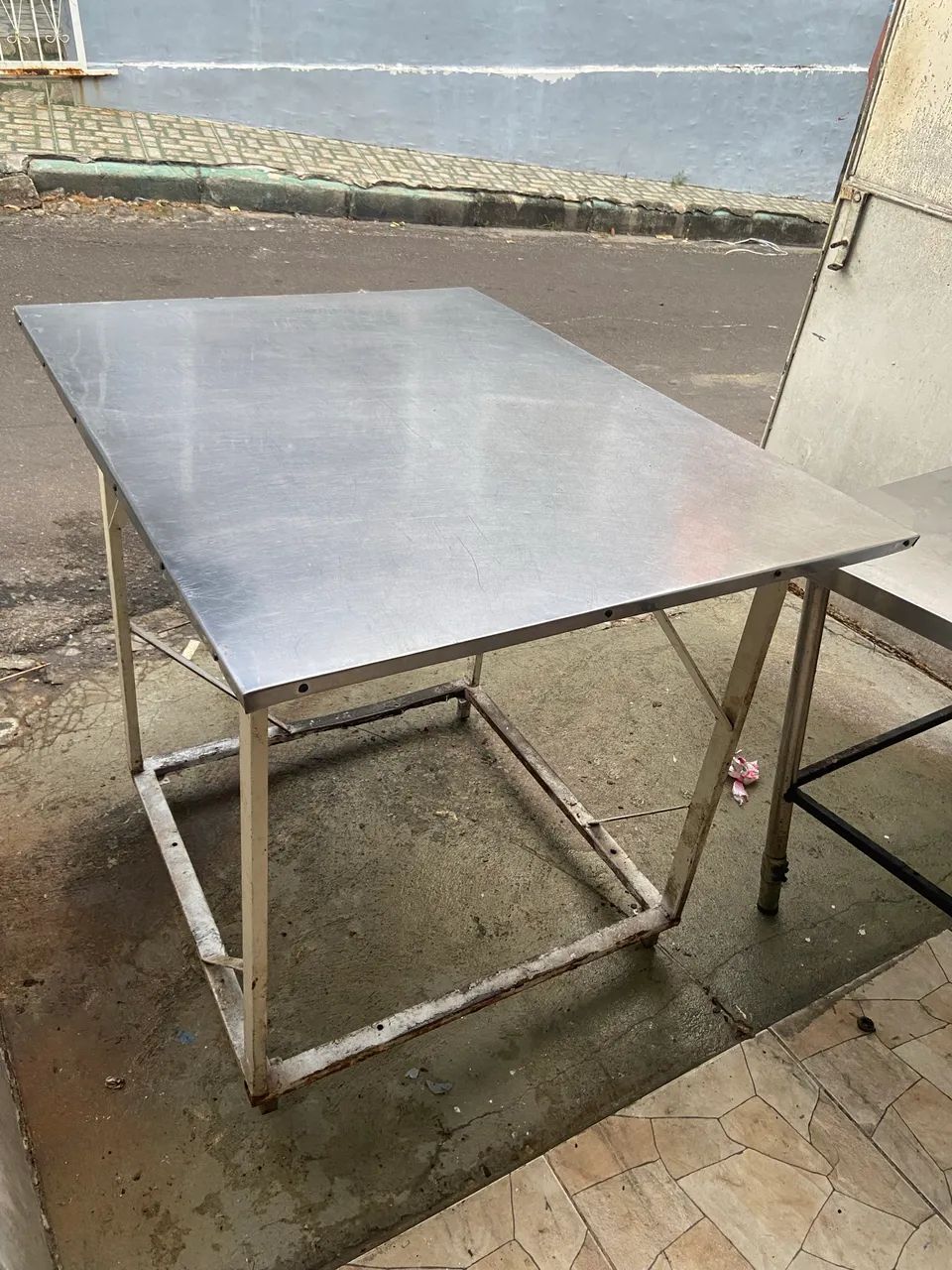 Mesa inox com base de ferro