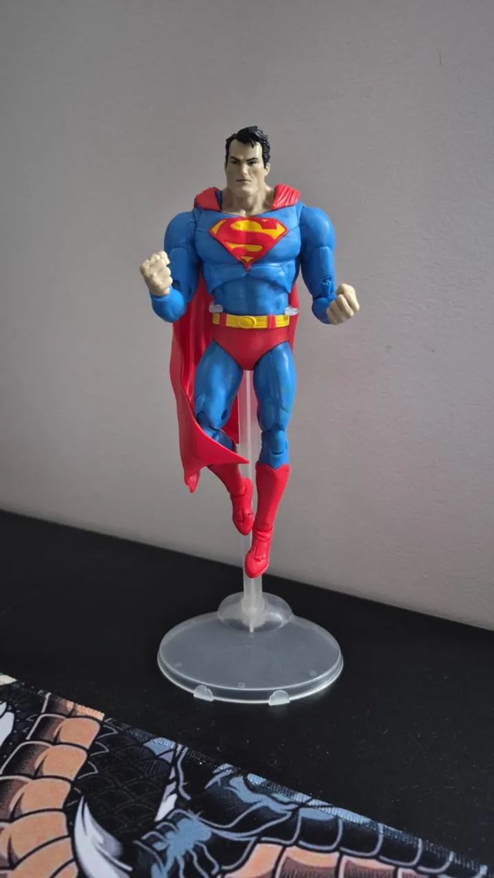 Superman Hush Mcfarlane - com base voadora