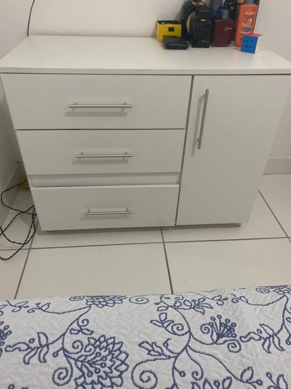 Cômoda 3 gavetas e 1 porta NOVA
