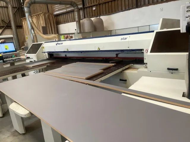 Vendo - Seccionadora SCM - Coladeira - Empilhadeira - Roletes e Porta Pallet