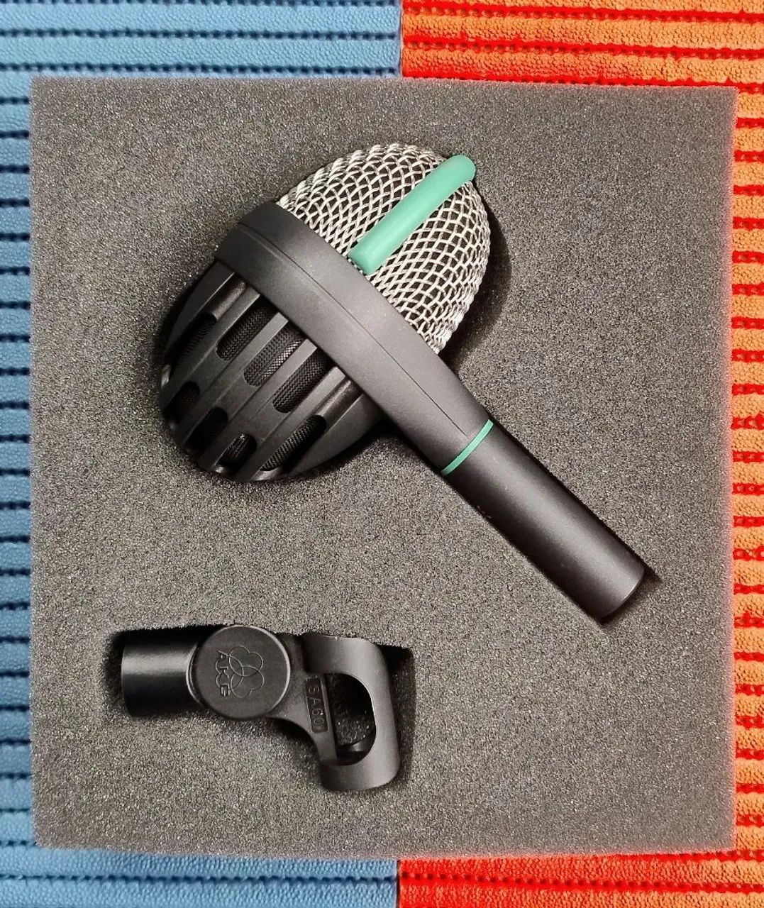 Microfone AKG D112 Made in Austria - sem uso - impecável - Foto 3