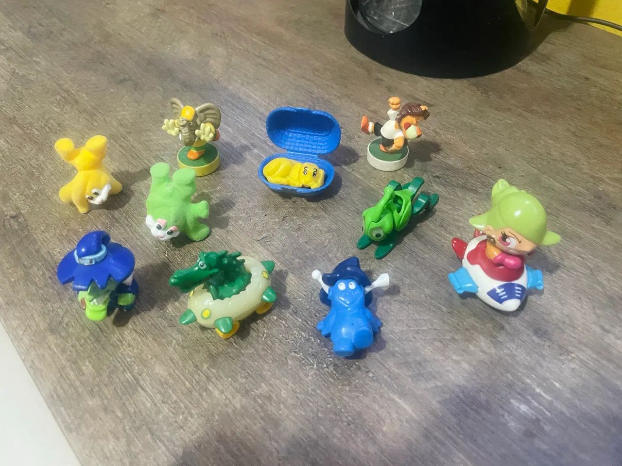 Lote 10 miniaturas Kinderovo 