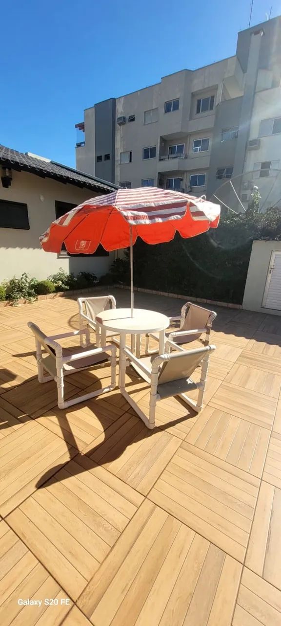 Conjunto Mesa De Piscina E Jardim + 4 Cadeiras PVC + Guarda-Sol - Foto 2