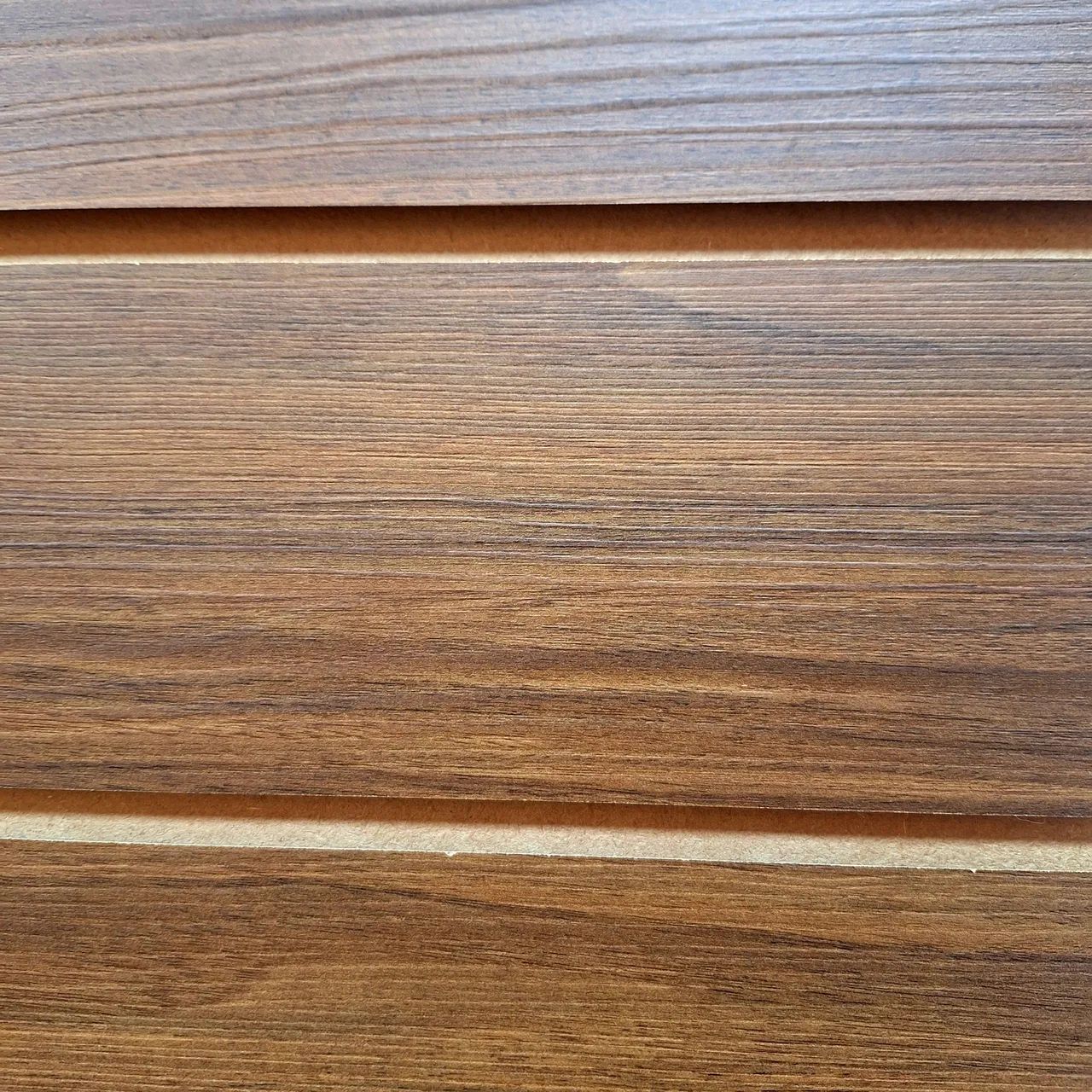 Painel canaletado com ganchos e cabideiros  - Foto 2
