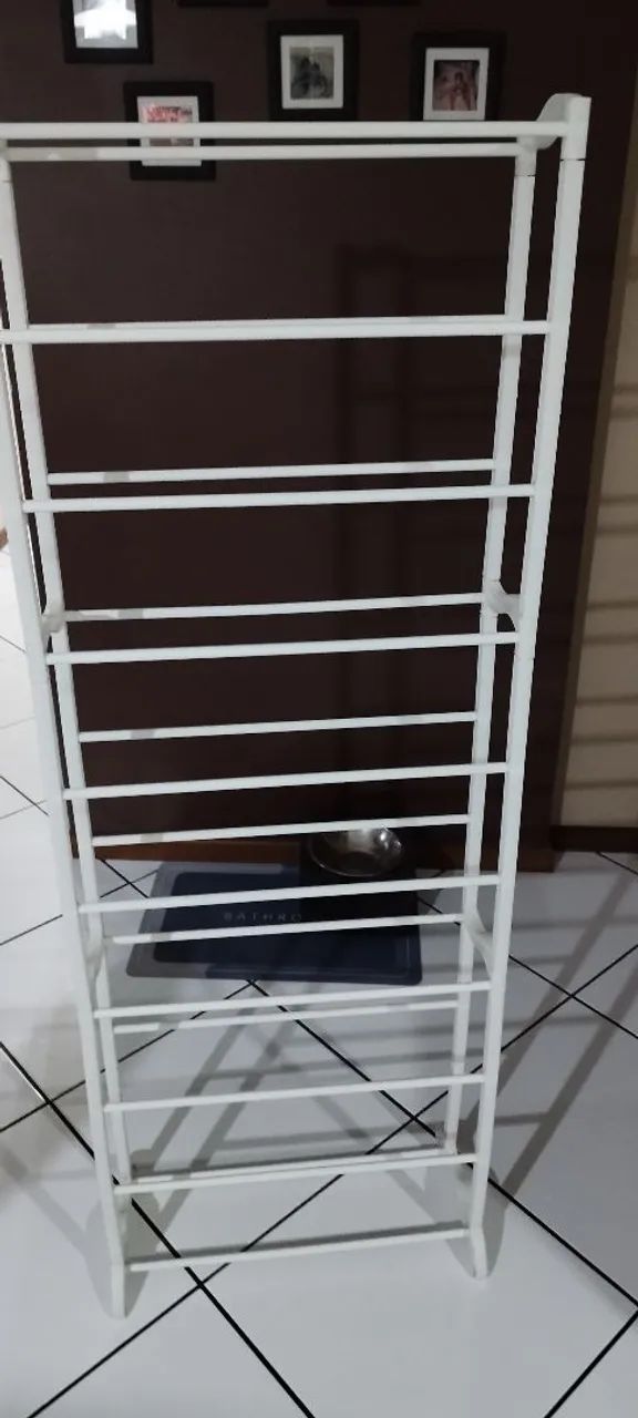 Sapateira em ótimo estado 
