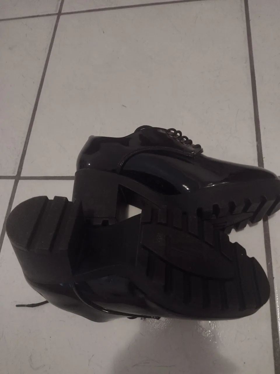 Sapato preto verniz tratorado  - Foto 3