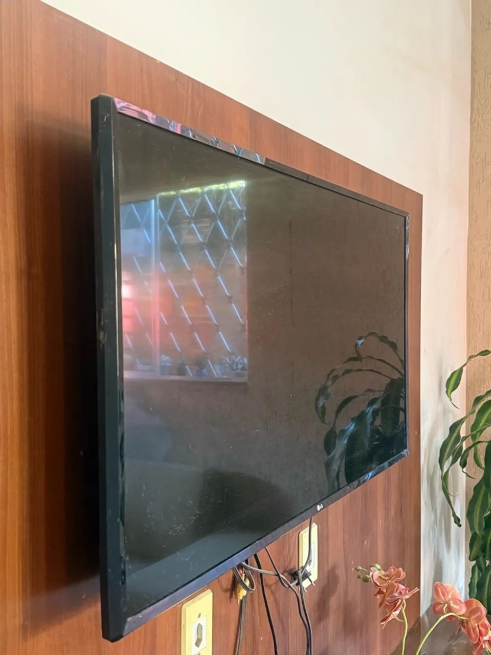 Vendo TV LG de 43 polegadas, modelo 43LJ5500 - Foto 2